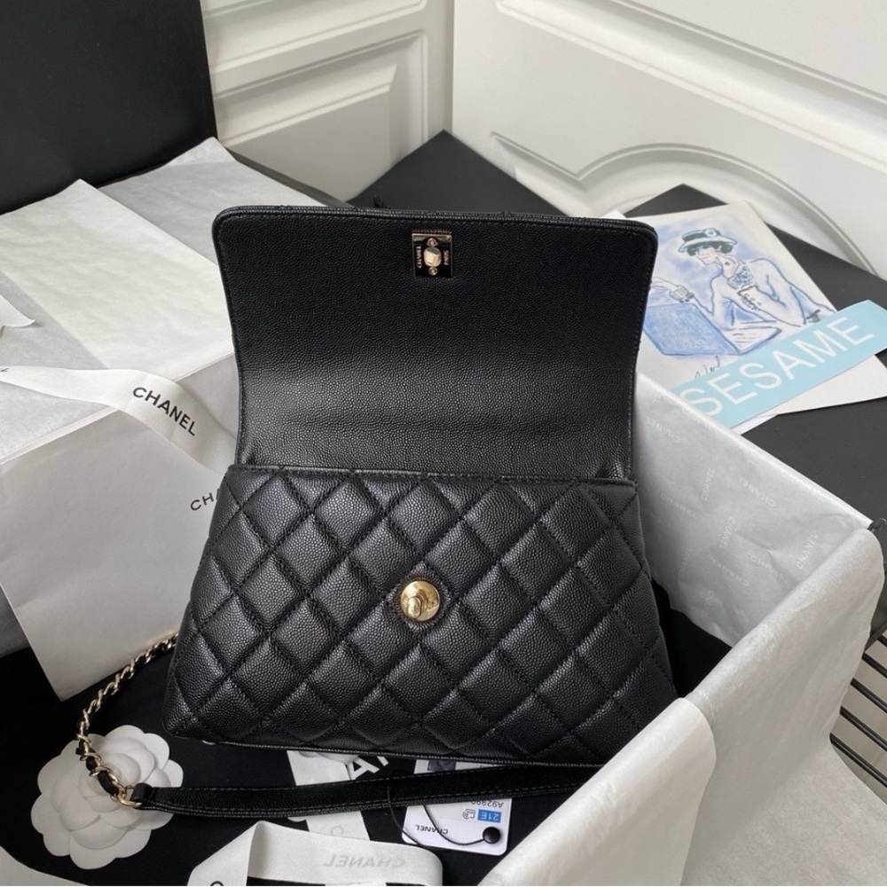 Chanel Black Quilted Shoulder Bag - Picture 4 of 9